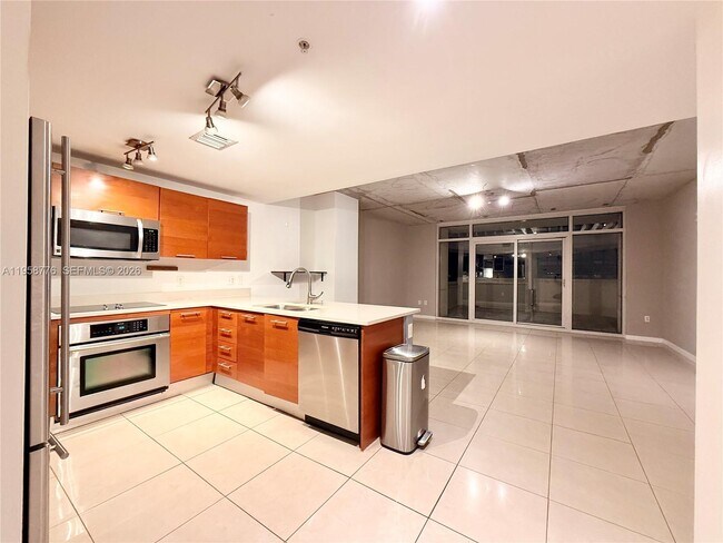 Building Photo - 3250 NE 1st Ave