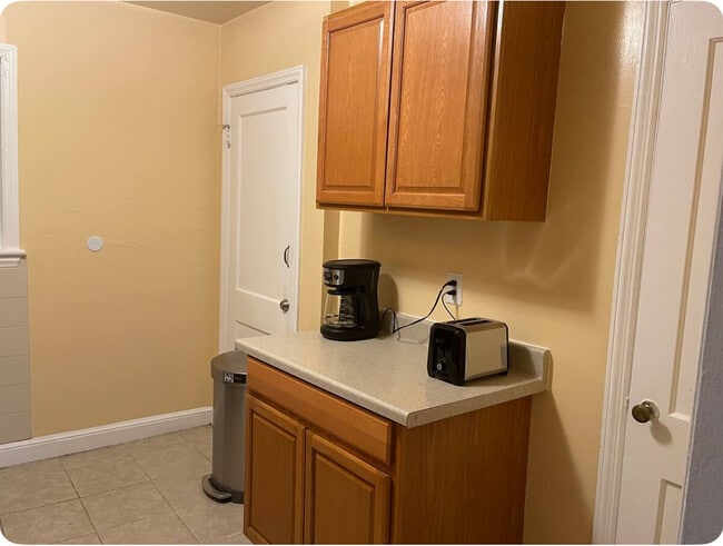 Building Photo - 2315 Sheridan St