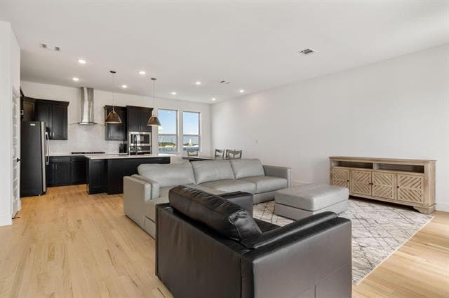 Building Photo - 9303 Easy St