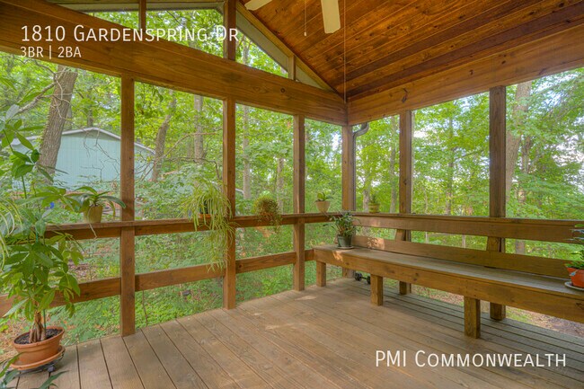 Building Photo - 3 Bed / 2 Bath Single Family (Available 7/...