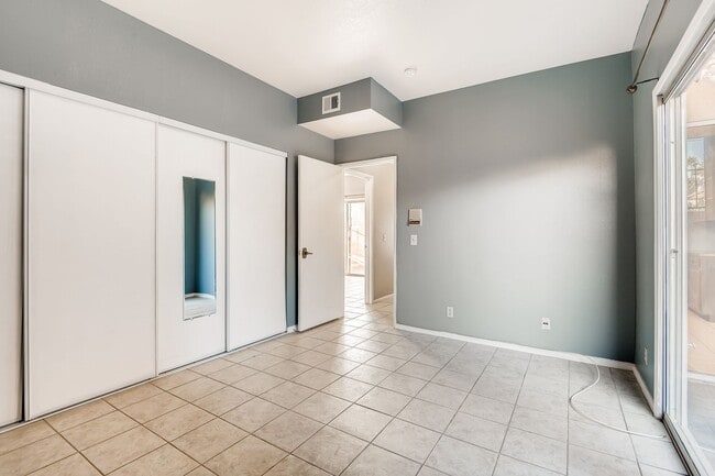 Building Photo - Immaculate 2 bedroom condo with all the ap...