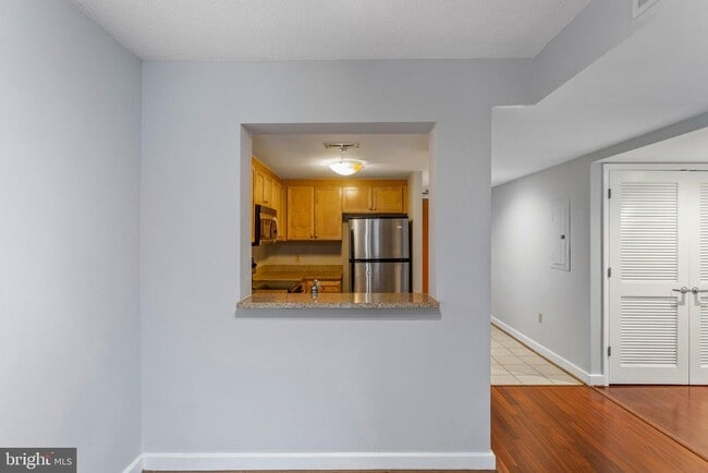 Building Photo - 1150 K St NW