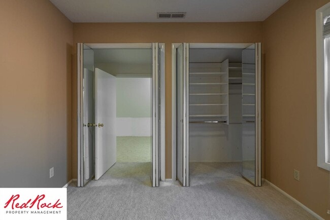 Building Photo - Spacious 5 Bedroom Home in A Quiet Communi...