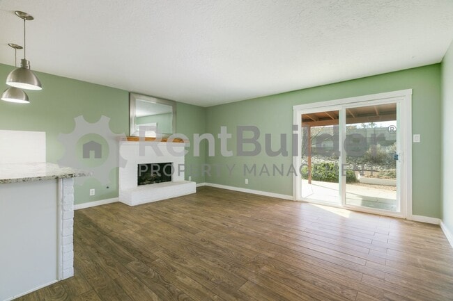 Building Photo - MONTHLY YARD SERVICE INCLUDED JUST IN TIME FOR SPRING!!!