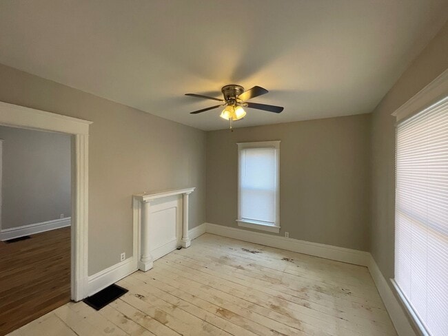 Building Photo - 3 Bedroom 1 Bathroom Home