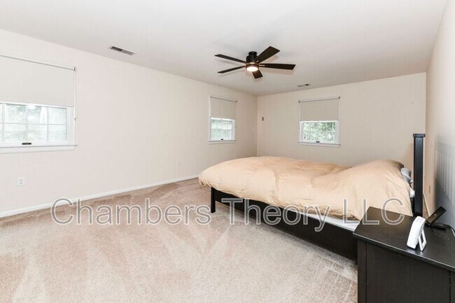 Building Photo - 8504 Shadeway Pl