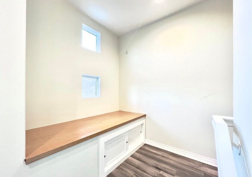 Building Photo - 110 Keeper