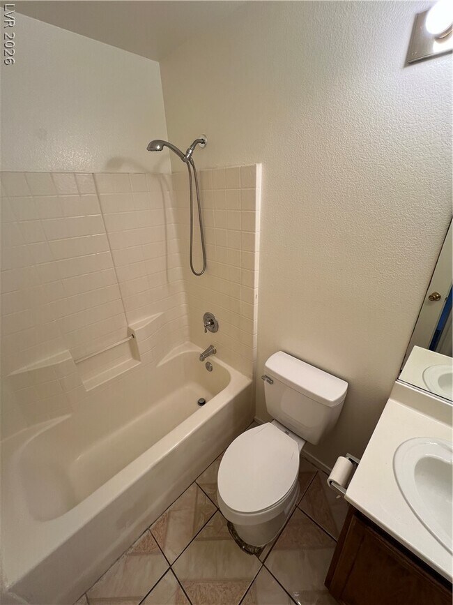 Building Photo - 825 Hyattsville St