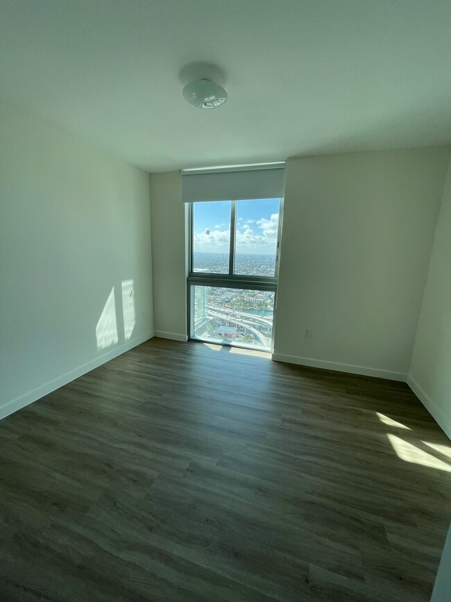 Building Photo - 155 S Miami Ave