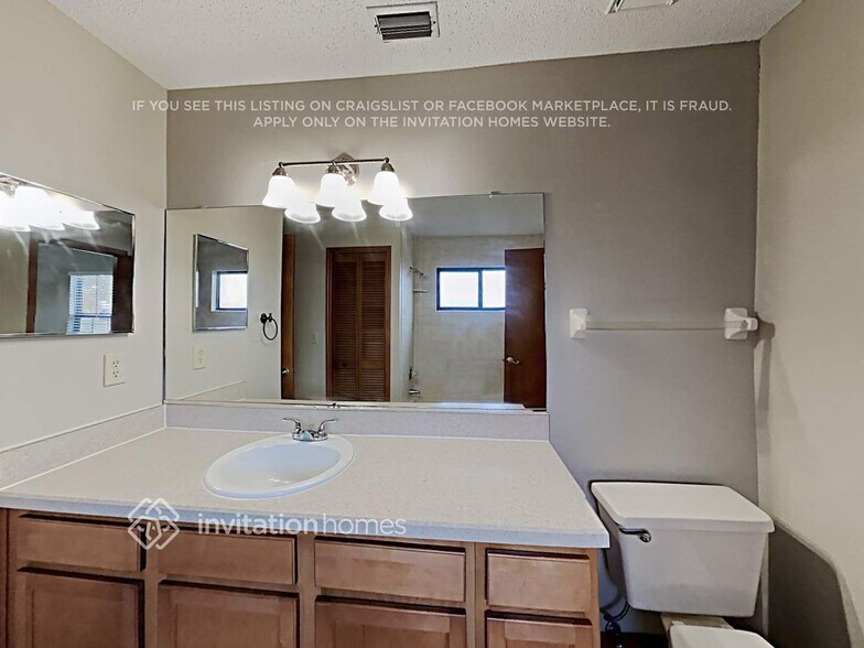 Building Photo - 908 Silver Leaf Pl