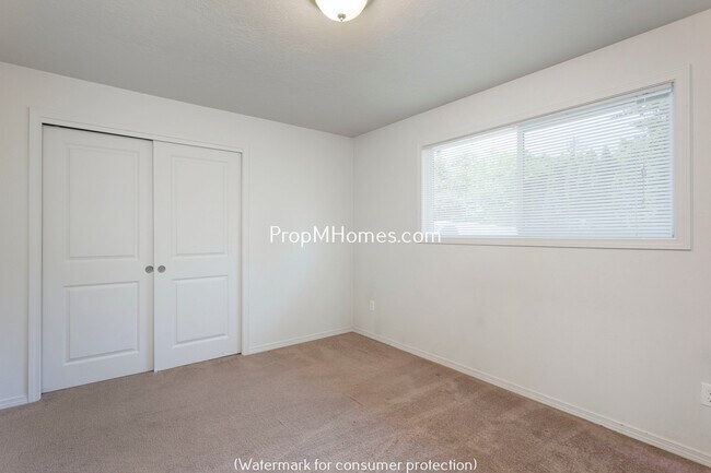 Building Photo - 15535 NE Glisan St
