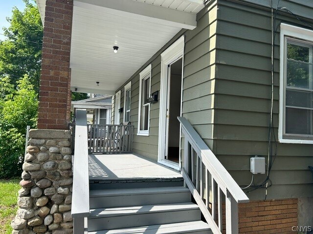Building Photo - 439 Valley S Dr