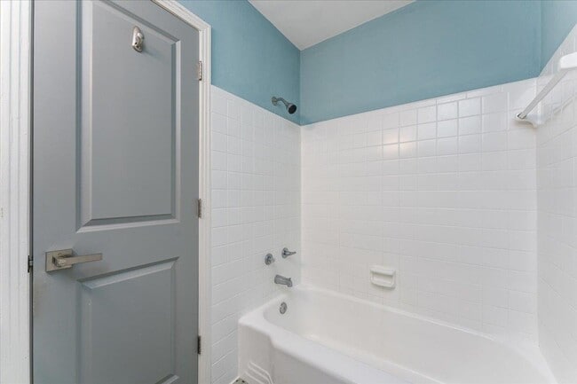 Building Photo - 1707 Hall Dr