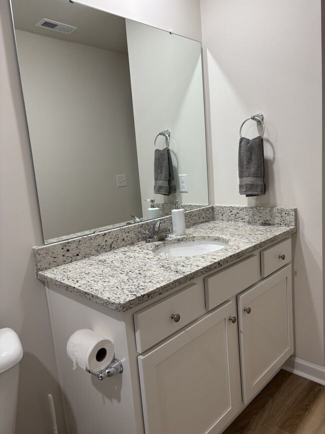 Building Photo - 49 Hydrangea Ln