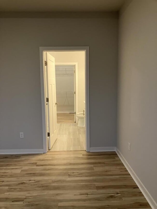 Building Photo - 993 Cascade Cir