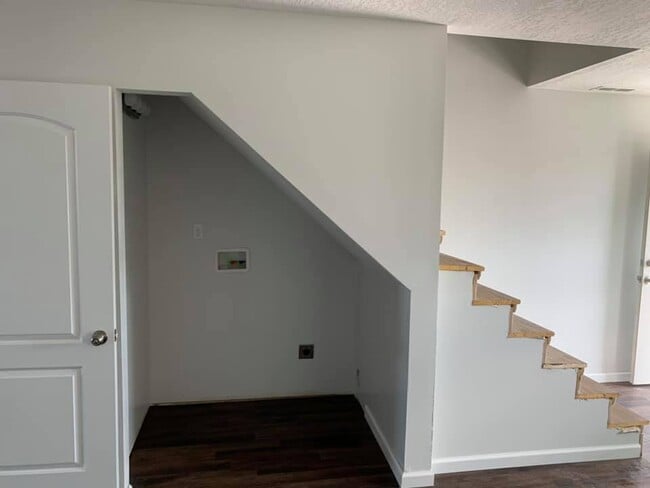 Building Photo - Laurel Flats LLC.