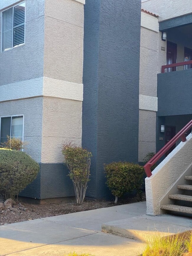 Building Photo - CUTE REMODELED ONE BEDROOM UNIT IN GATED C...