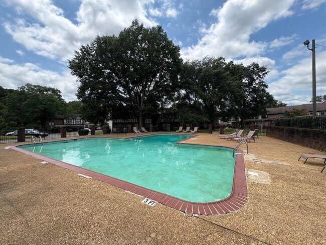 Building Photo - Four Bedroom Townhome Available Now