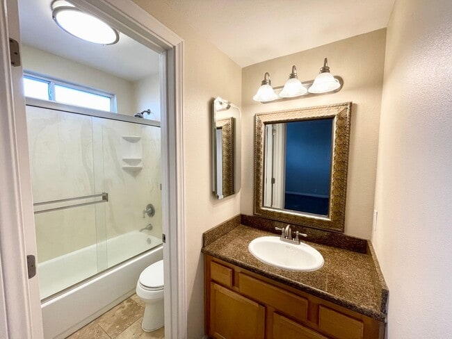 Building Photo - Beautiful 2BD/2BA Condo With Two Parking Spaces in PB