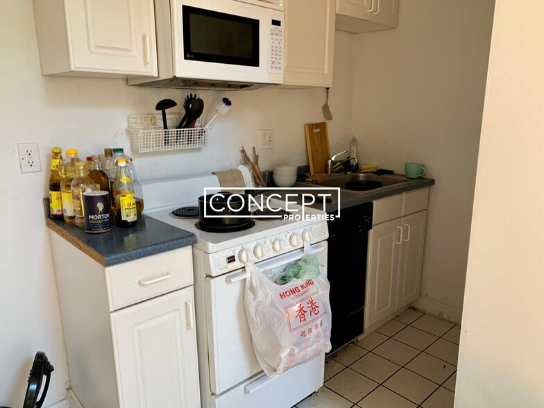 Building Photo - 10 Shepard St