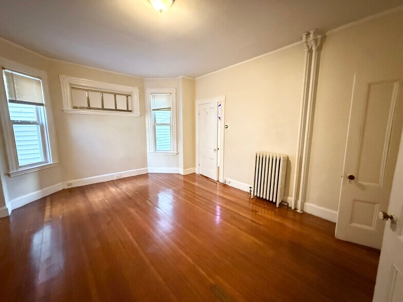 Building Photo - 6 Aspen St