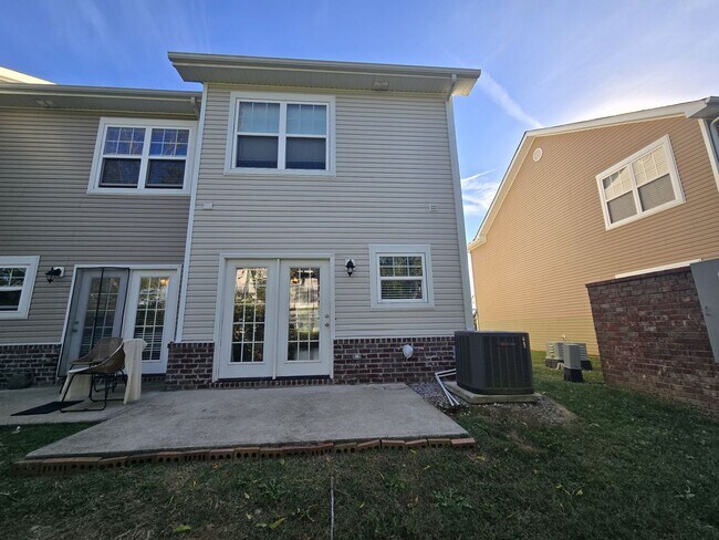 Building Photo - 220 Jenna Lee Cir