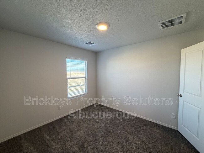 Building Photo - 6118 Chicago Dr SE
