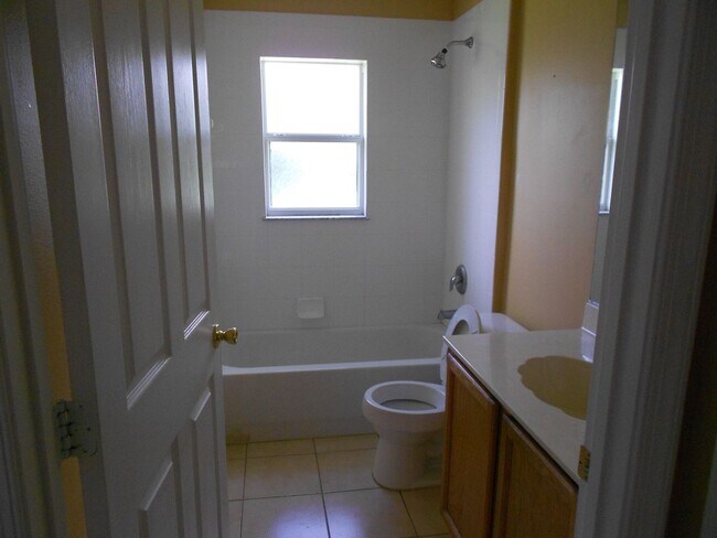 Building Photo - 3/2/2 with home with 1412 living sqft is c...