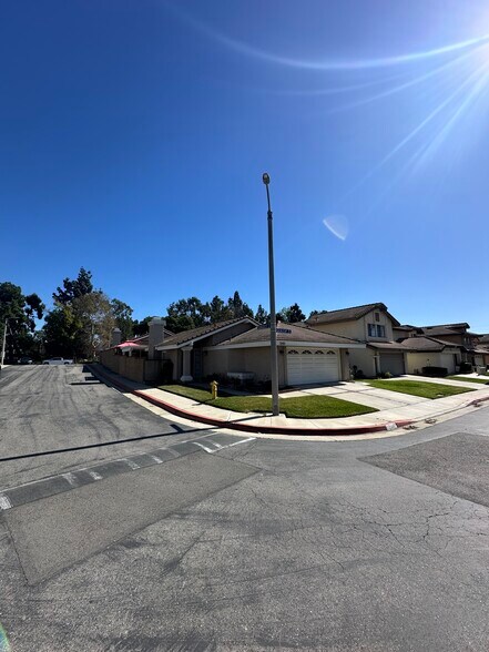 Building Photo - 12411 Silkleaf Ave