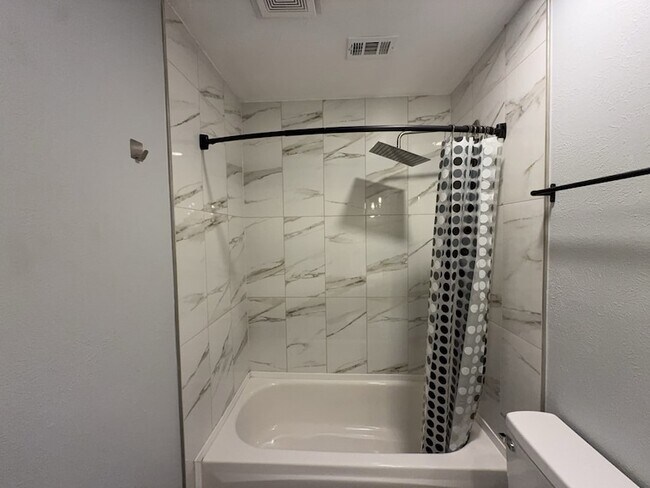 Building Photo - 8917 Vernon Dr