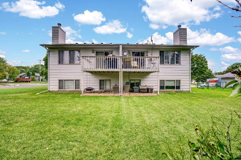 Building Photo - 8906 Magnolia Ln N