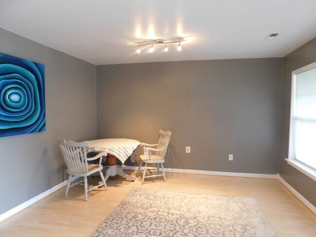Building Photo - NEW Kitchenette / All Utilities Included!!