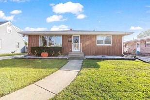 Building Photo - 1231 Harmony Dr