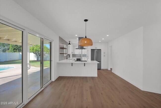 Building Photo - 501 W Seldon Ln