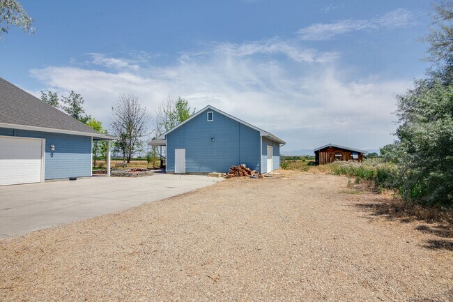 Building Photo - 3 Bedroom Farm House For Rent