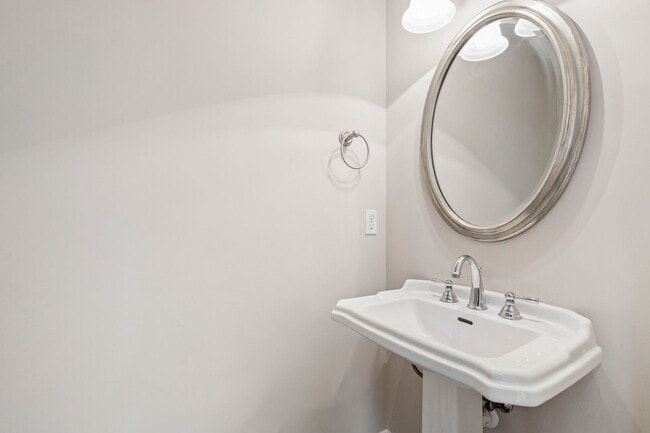 Building Photo - Charming and Move-In Ready 3BR Home | Prim...