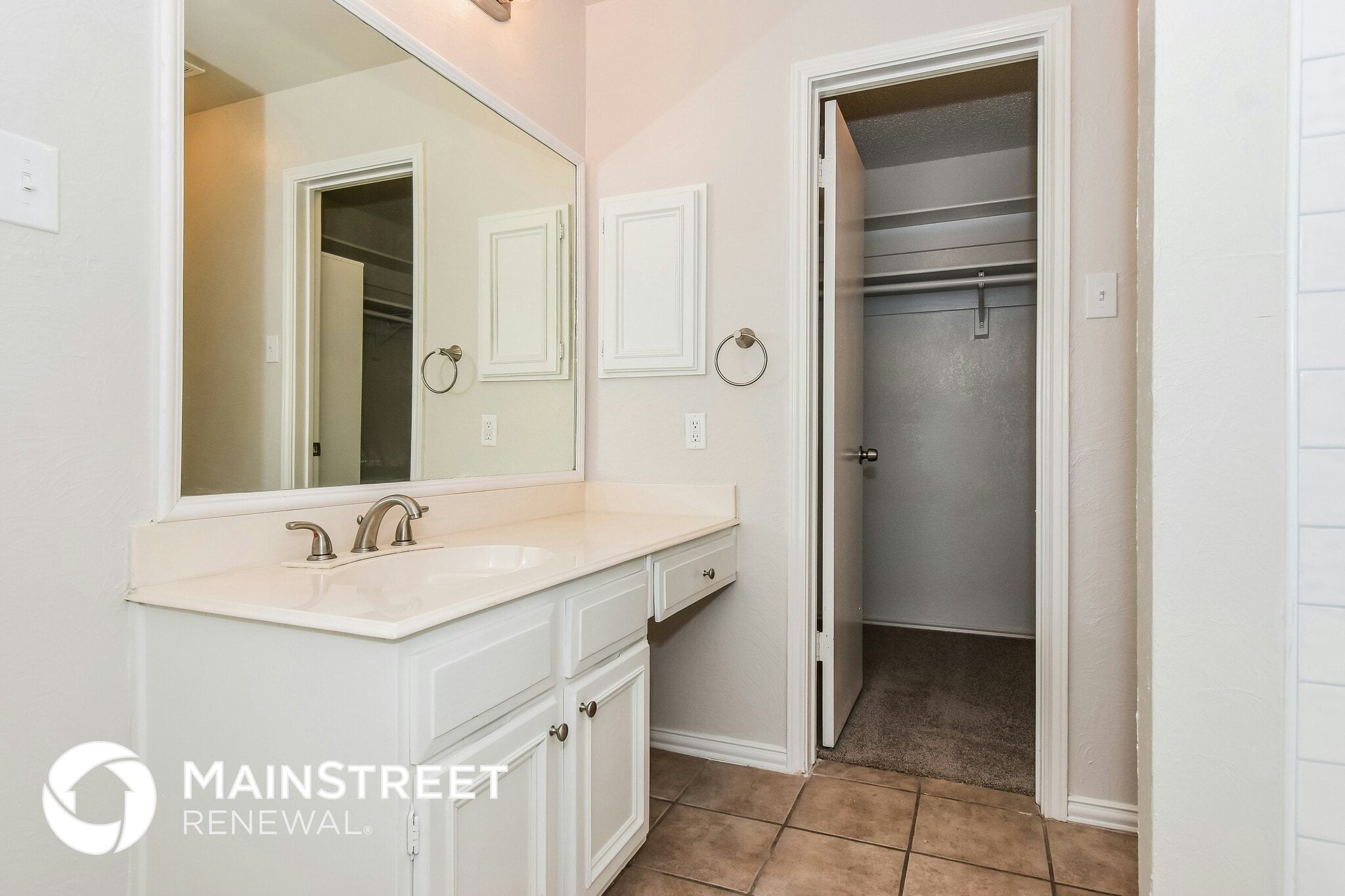 Building Photo - 3613 Dorchester Dr