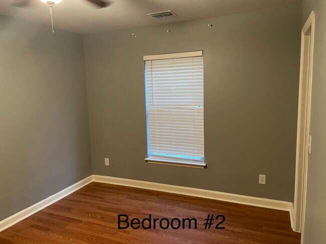 Building Photo - 107 Arbor Oaks Dr
