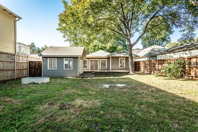 Building Photo - Beautiful Craftsman Style in Junius Heights!