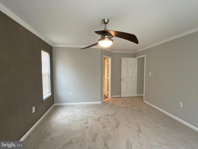 Building Photo - 9808 Lake Point Ct