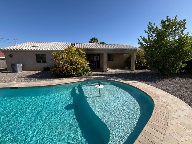 Building Photo - 3 Bedroom Pool Home