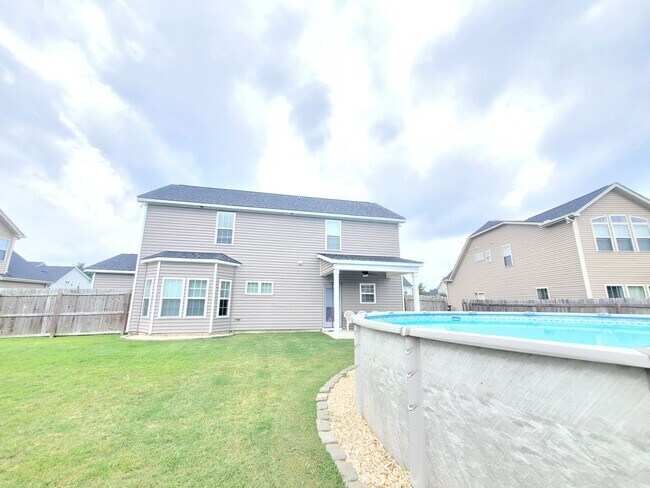 Building Photo - Gorgeous Home In Turnberry Subdivision