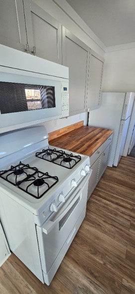 Building Photo - 120 2nd St