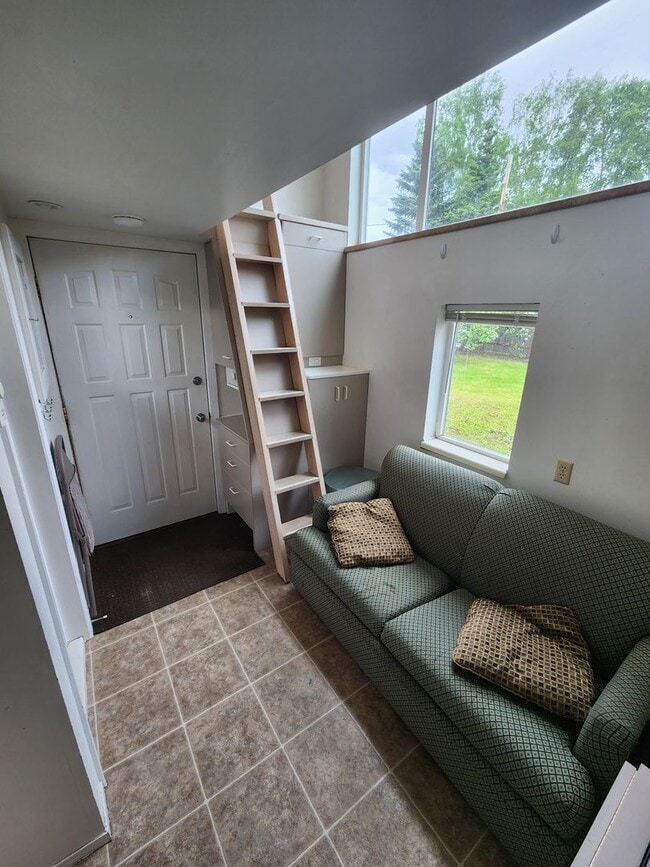 Building Photo - Tiny Home near U-Med