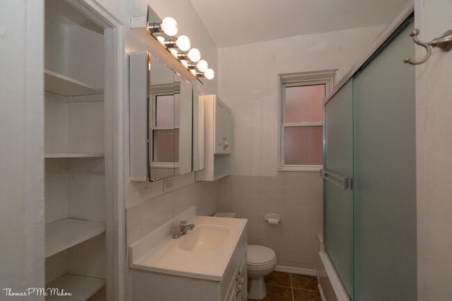 Full Bath - 6300 Southwood Ave