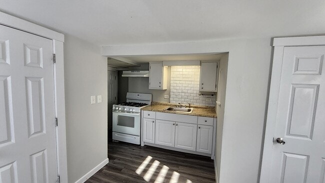 Building Photo - 121 N Main St