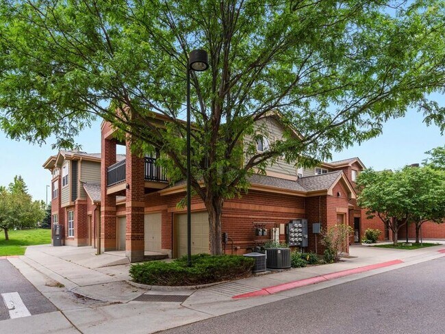 Building Photo - 9633 E 5th Ave