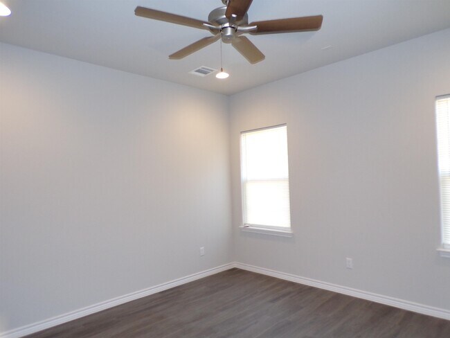 Building Photo - 111 Peruna Dr