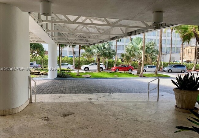 Building Photo - 16711 Collins Ave