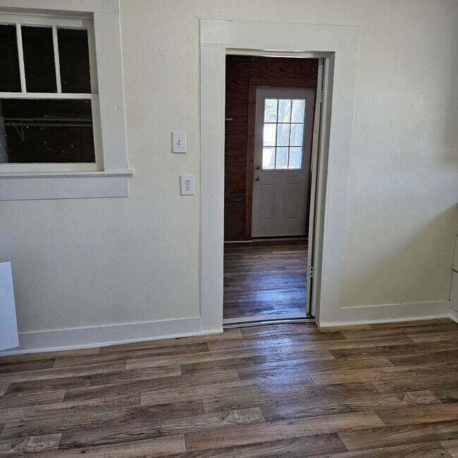 Building Photo - 5051 State Hwy 135 N